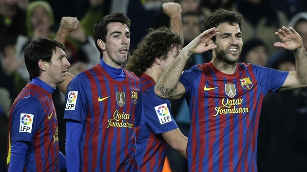Fotbalisté Barcelony se radují z postupu do finále �pan�lského poháru.
