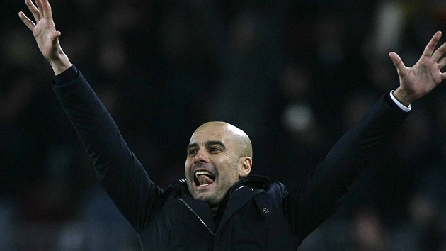VRÁTÍM SE? Portugalský trenér José Mourinho mo�ná p�emý�lí o návratu do Chelsea. Podle bookmaker� je nejv�t�ím favoritem.