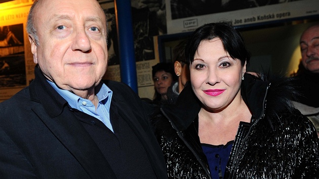 Ivanu Mládkovi páli i Felix Slováek a Dagmar Patrasová.