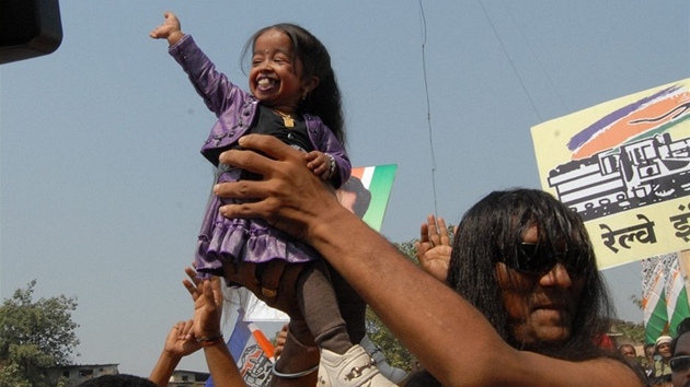 Jyoti Amgeová podporuje stranu Maharashtra Navnirman  Sena (MNS).