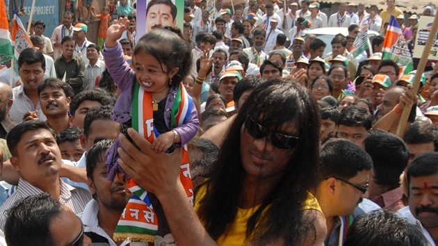 Jyoti Amgeová podporuje stranu Maharashtra Navnirman Sena (MNS). 