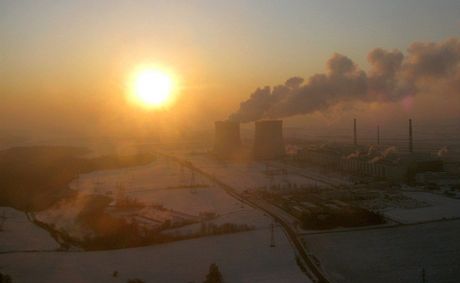 DUKOVANY 7:35 - Východ slunce nad elektrárnou v Dukovanech. Meteorologové u