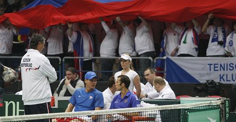 ZPÁTKY DO PRAHY. etí tenisté si v daviscupovém finále opt zahrají v O2 Aren.
