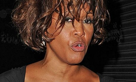 Whitney Houston opout non klub Tru Hollywood (9. nora 2012).