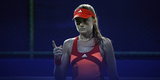 POZOR NA M! Slovenská tenistka Daniela Hantuchová bhem zápasu s Ruskou