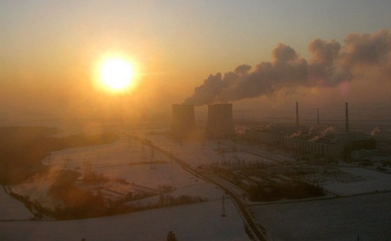 DUKOVANY 7:35 - Východ slunce nad elektrárnou v Dukovanech. Meteorologové u