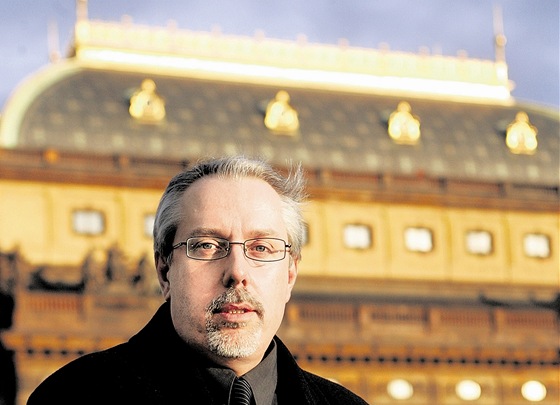 editeli Národního divadla a Státní opery Praha Ondejovi ernému koní mandát v dubnu 2013.