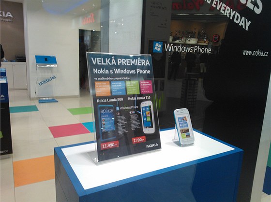 Nokia se na premiru novinek s operanm systmem Windows Phone dobe