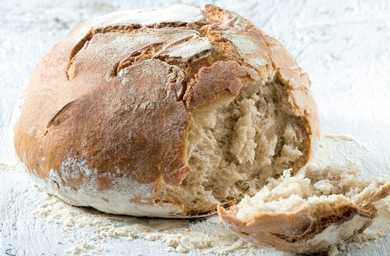 Domácí chleba je ta největší dobrota na světě. Zkuste si ho upéct. (Ilustrační snímek)