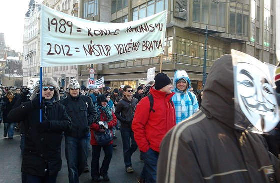 Protesty pirátských stran pisply k tomu, e politici zavrhli dohodu proti kopírování ACTA. Te chystají pirátské strany po celé Evrop protesty proti projektu, který povaují za mírování ve stylu Velkého bratra.