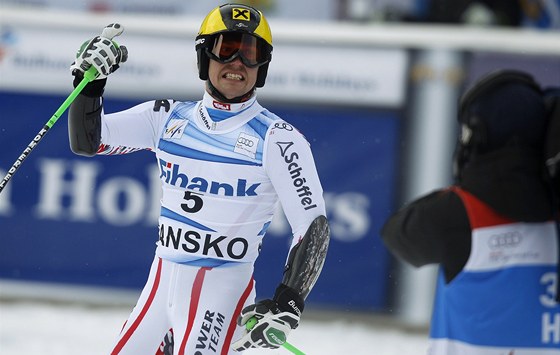 RADOST VÍTZE. Rakouský lya Marcel Hirscher oslavuje triumf v obím slalomu v