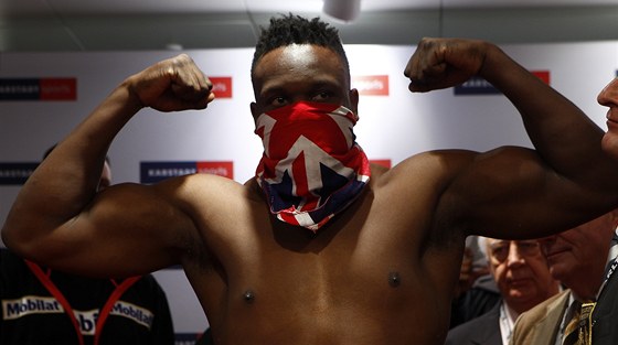 MÁM NA TO. Britský boxer Dereck Chisora ped soubojem s Vitalijem Klikem z