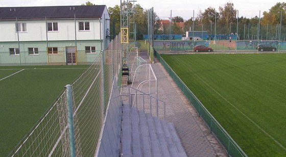 Pohled na tréninkový areál v Horních Poernicích, který koupila fotbalová