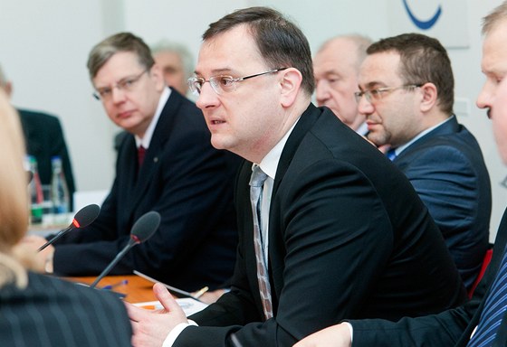 Premiér Petr Nečas promluvil na zasedání konference rektorů. (17. února 2012)