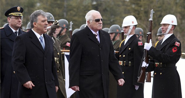 Turecký prezident Abdullah Gül a jeho �eský prot�j�ek Václav Klaus v Anka�e