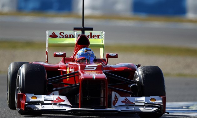NEJRYCHLEJ�Í. Fernando Alonso v záv�re�ném dnu testovacích jízd v Jerezu