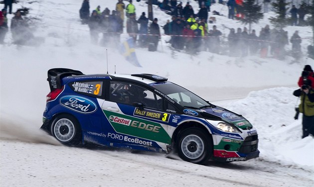 Jari-Matti Latvala si jede pro triumf v �védské rallye.