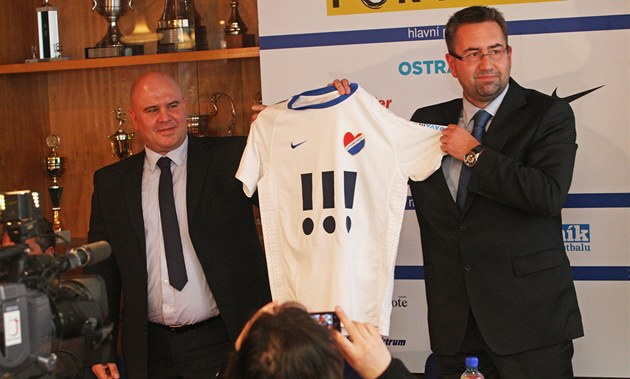 MAJITELÉ FOTBALOVÉHO  BANÍKU OSTRAVA. Petr �afar�ík (vpravo) a Libor Adámek. 