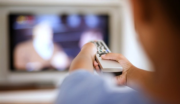Atmedia: Sledovanost televize o prázdninách klesla zhruba o půl hodiny