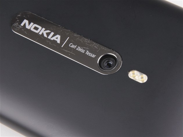 Nokia Lumia 800 recenze