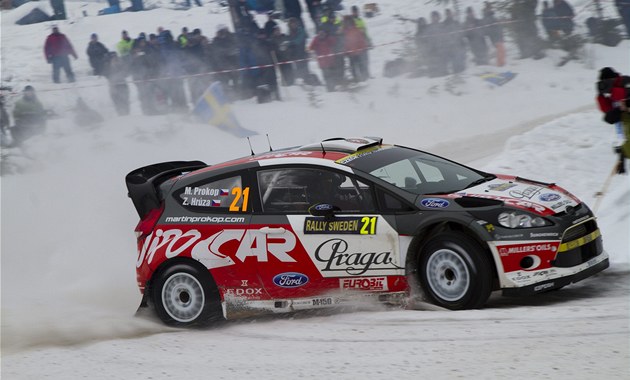 Martin Prokop se spolujezdcem Zde�kem Hr�zou na trati �védské rallye.