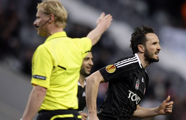 �eský fotbalový reprezentant Tomá� Sivok v dresu Besiktase Istanbul práv�