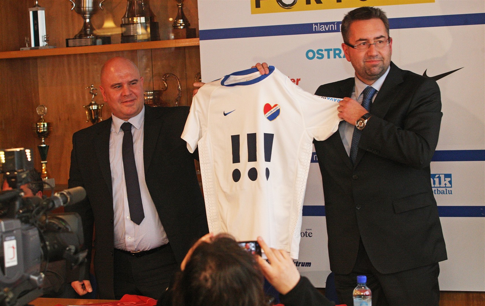 MAJITELÉ FOTBALOVÉHO  BANÍKU OSTRAVA. Petr �afar�ík (vpravo) a Libor Adámek. 