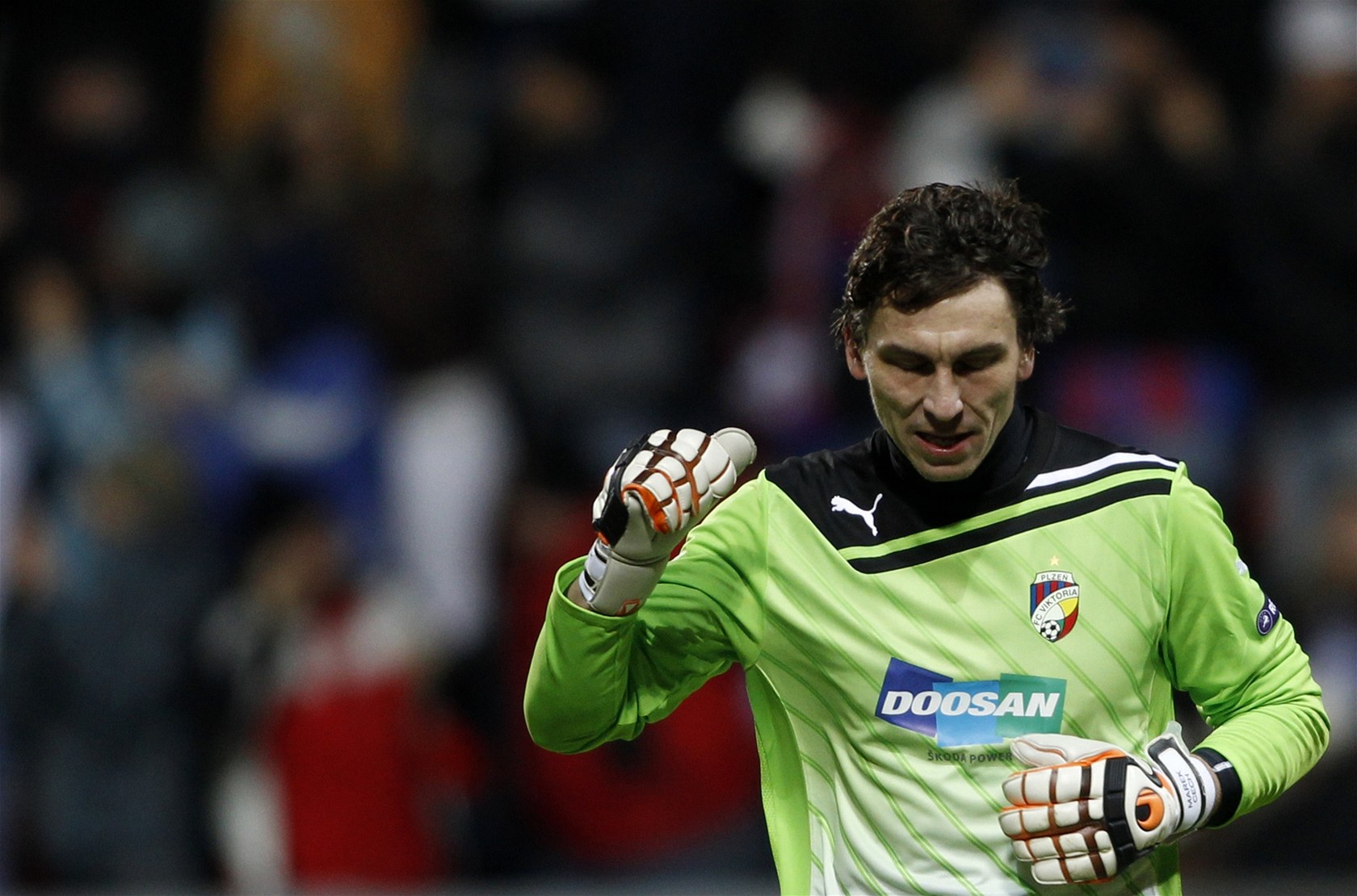 I BRANKÁ� M�L RADOST. Marek �ech, gólman Plzn�, takhle slavil trefu par�áka