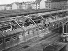 Pokozená tramvajová vozovna na Pankráci po náletu 14. února 1945.
