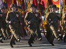 Vojenská pehlídka pi píleitosti 70. narozenin Kim ong-ila (16. února 2012)
