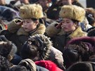 Severokorejci se klaní památce mrtvého diktátora (16. února 2012)