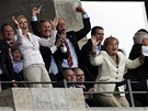 Christian Wulff, jeho ena Bettina a Angela Merkelová oslavují slaví gól