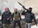 Syrtí povstalci u msta Idlib (9. února 2012)