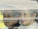 Japonský císa Akihito pijídí s manelkou Miiko do tokijské univerzitní