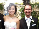 Nick Vujicic a Kanae Miyaharaová na svatební fotografii