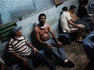 Zdrcení vzni, kteí peili poár v honduraské káznici Comayagua. (16. února