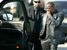 Ex-manel Whitney Houston Bobby Brown krátce poté, co dorazil na poheb, opt