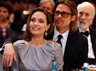 Angelina Jolie pivezla mimo sout svj debut, válenou romanci V zemi krve a...