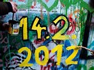 Jak dlouho vzpomínka na den zamilovaných 2012 na Lennonov zdi vydrí?