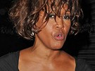 Whitney Houston opoutí noní klub Tru Hollywood (9. února 2012).