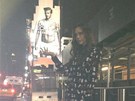 Victoria Beckhamová zapózovala ped plakátem svého manela Davida na