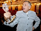 Ji�í Menzel s �eským lvem za film Obsluhoval jsem anglického krále (Praha, 3.