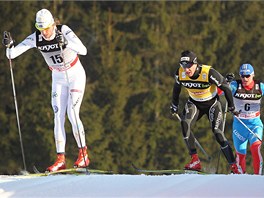 VÉDSKÝ NÁSTUP. Johan Olsson nastoupil pár set metr ped cílem a lídr