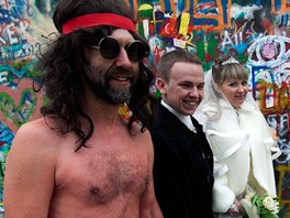 Hippie otužilec rozehřál i ledový pohled ruské nevěsty.