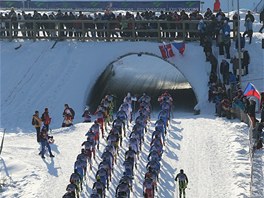 VICHNI DO PODJEZDU. Bci na lyích v Novém Mst na Morav bhem závodu