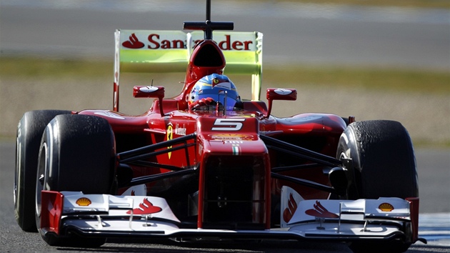 NEJRYCHLEJ�Í. Fernando Alonso v záv�re�ném dnu testovacích jízd v Jerezu.