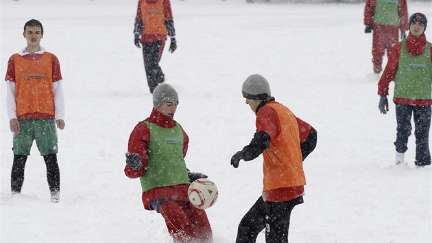 Makedont fotbalist se sna trnovat.