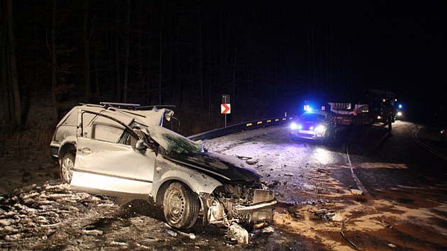 Na silnici pod Buchlovem u� zem�elo n�kolik �idi�� aut a hlavn� motorká��.