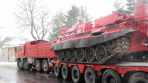 Z Hluína na Vysoinu zamíily kvli snhové kalamit dv Tatry 815, ze Zbirohu