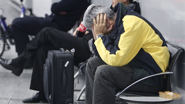 Dv st pracovník letit ve Frankfurtu druhým dnem stávkuje. Zruilo se